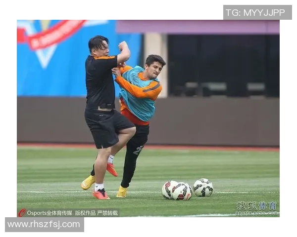 中超联赛精彩对决广州富力迎战大连一方全力争胜展现球队实力